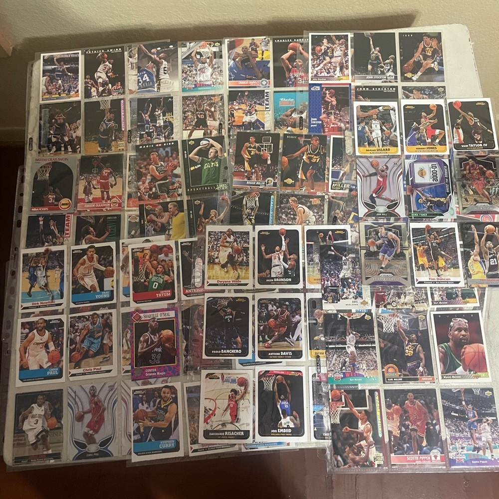Basketball cards lot